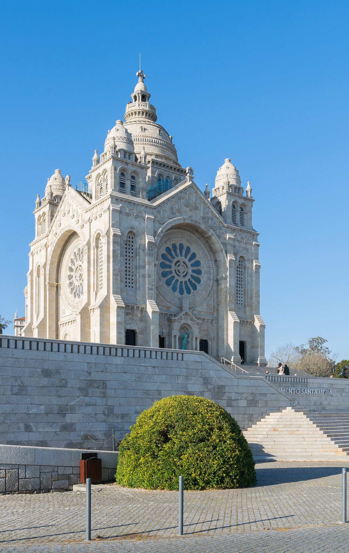 Santuário de Santa Luzia sobre a cidade de Viana do Castelo