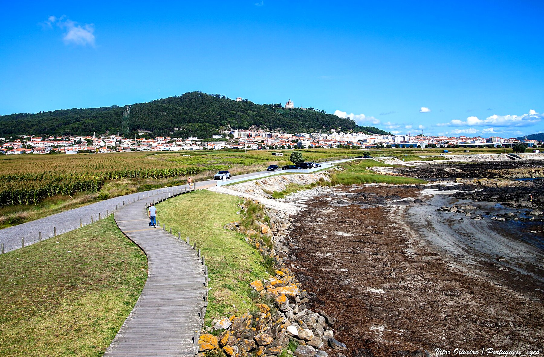 Passadiço de madeira junto à Praia Norte, em Viana do Castelo