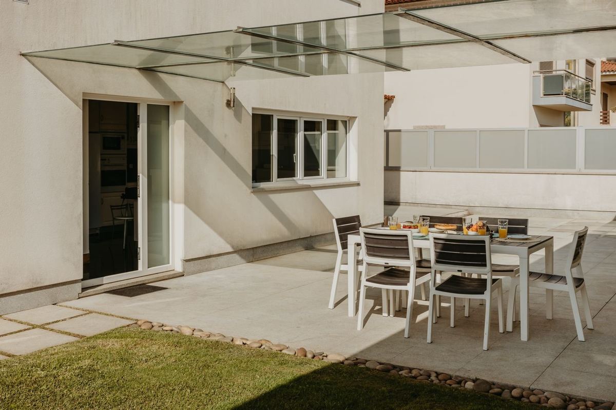 Fachada e envolvente exterior da Viana Beach & Surf House